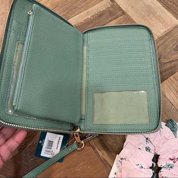 ROXY Back In Brooklyn Zip-Around Wallet & Billabong Tie It Up Scrunchie Set NWT - Picture 5 of 6